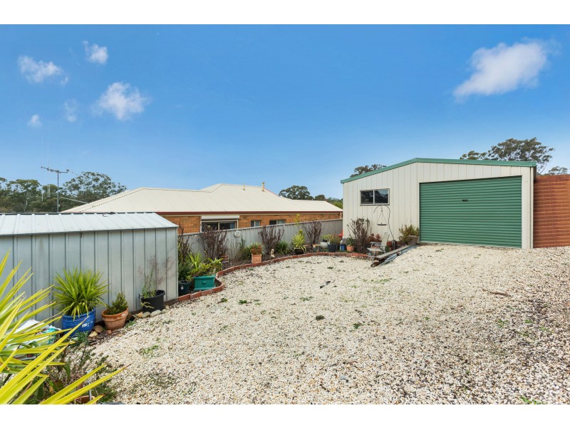 8 Julie Court, Kangaroo Flat VIC 3555