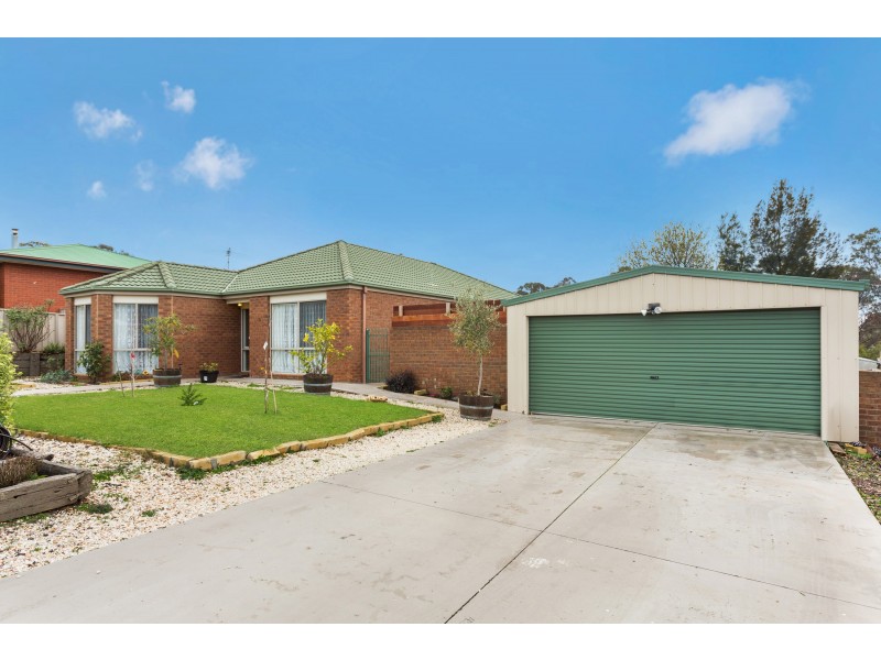 8 Julie Court, Kangaroo Flat VIC 3555