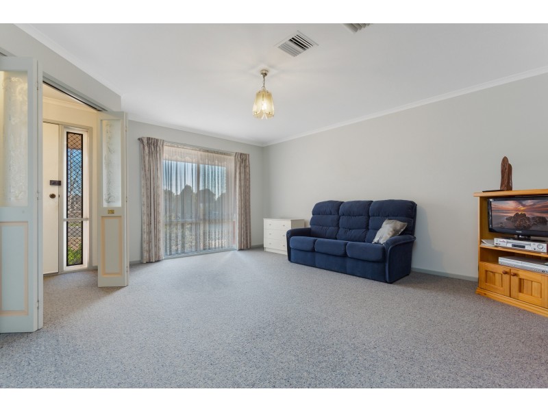 40 Howell Crescent, Kangaroo Flat VIC 3555