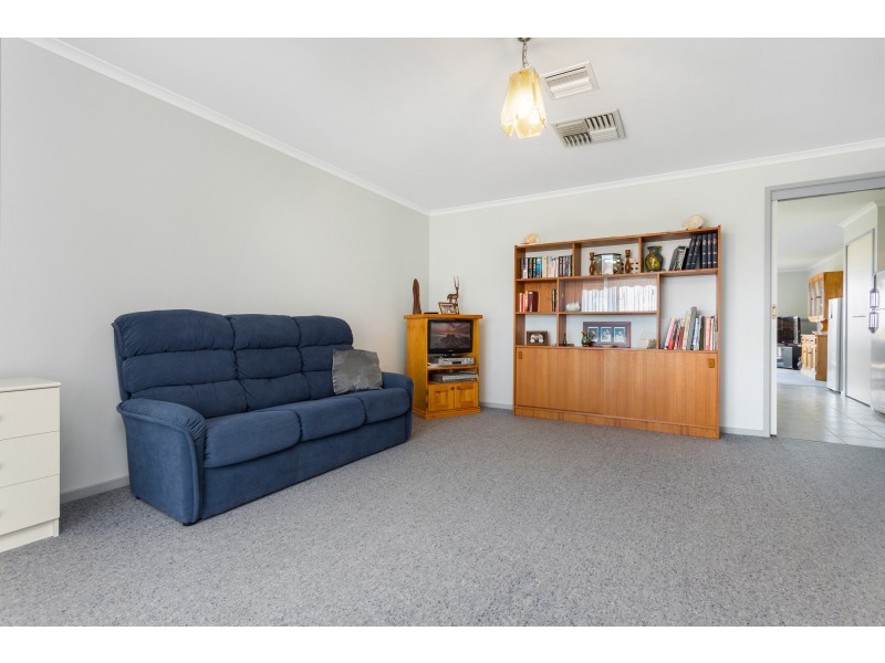 40 Howell Crescent, Kangaroo Flat VIC 3555