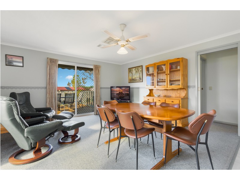 40 Howell Crescent, Kangaroo Flat VIC 3555