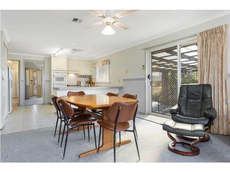40 Howell Crescent, Kangaroo Flat VIC 3555
