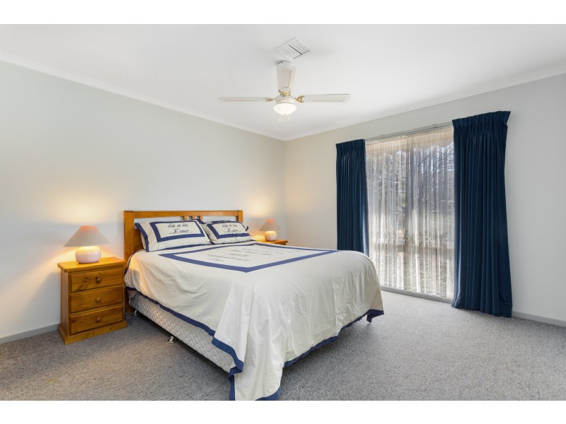 40 Howell Crescent, Kangaroo Flat VIC 3555