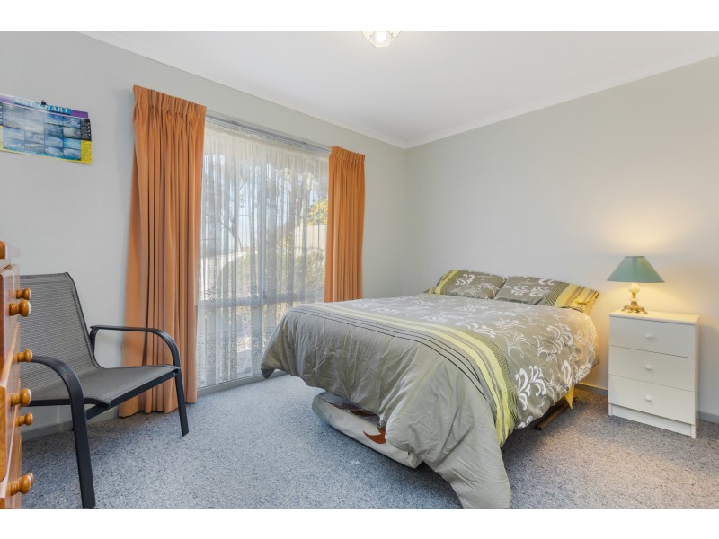 40 Howell Crescent, Kangaroo Flat VIC 3555