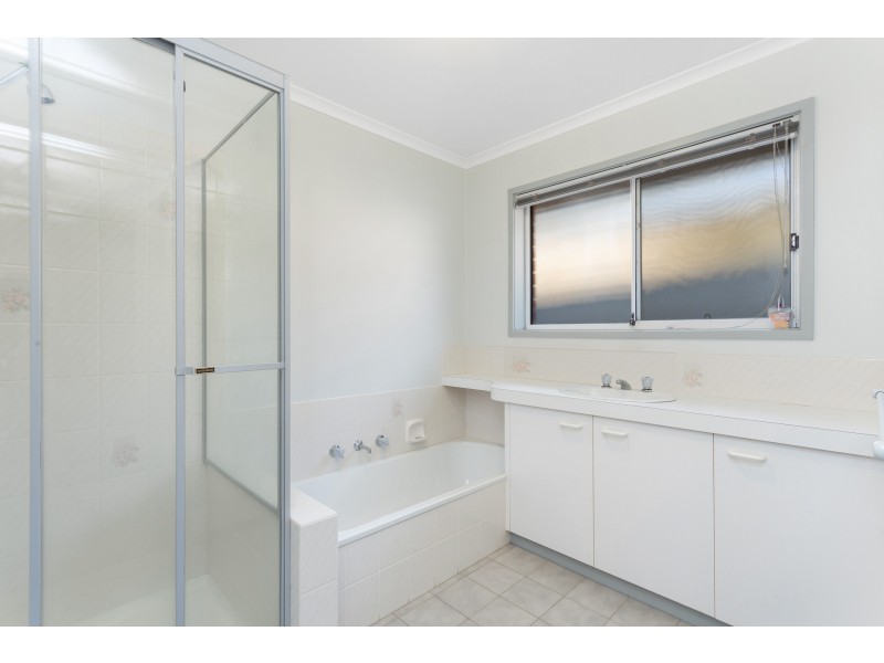 40 Howell Crescent, Kangaroo Flat VIC 3555