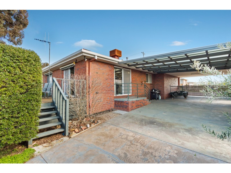 40 Howell Crescent, Kangaroo Flat VIC 3555