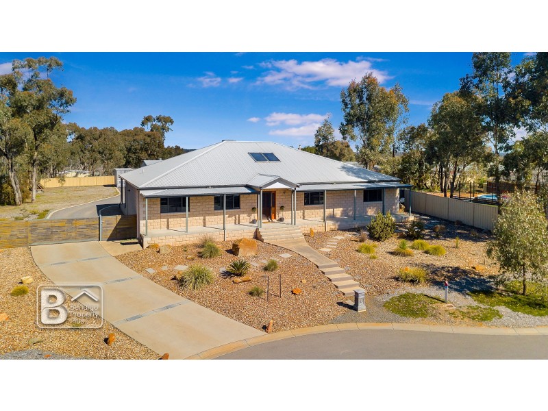 92 Pioneer Drive, Maiden Gully VIC 3551