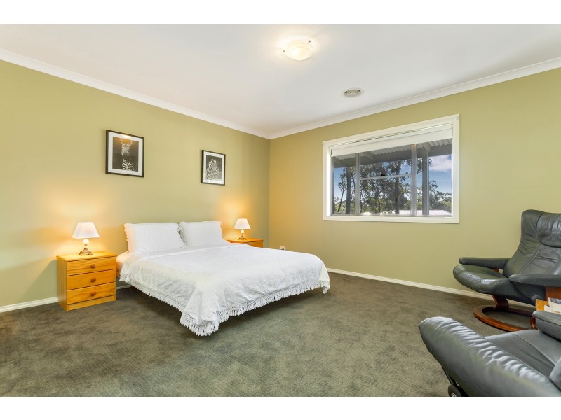 92 Pioneer Drive, Maiden Gully VIC 3551