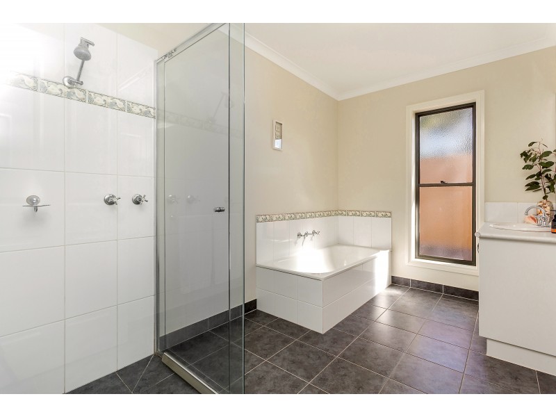 92 Pioneer Drive, Maiden Gully VIC 3551