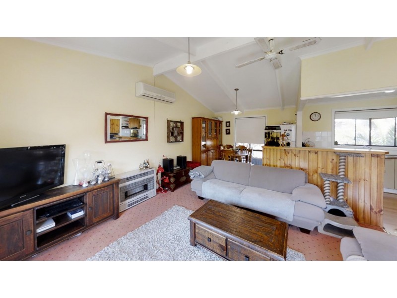 229 MacKenzie Street West, Kangaroo Flat VIC 3555