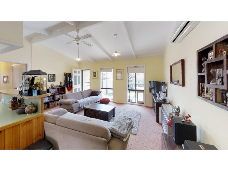 229 MacKenzie Street West, Kangaroo Flat VIC 3555