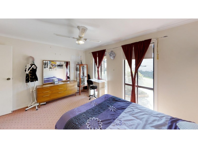 229 MacKenzie Street West, Kangaroo Flat VIC 3555