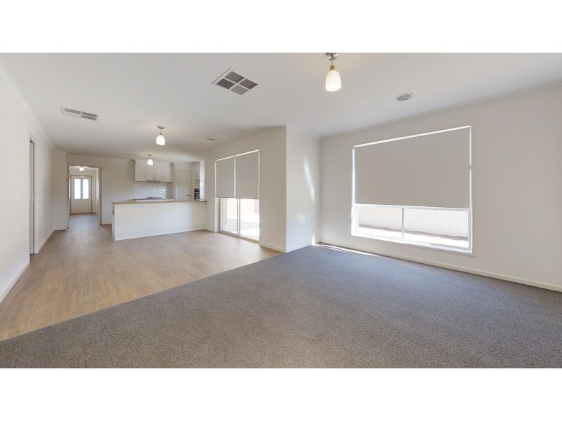 15 Blue Wren Boulevard, Kangaroo Flat VIC 3555