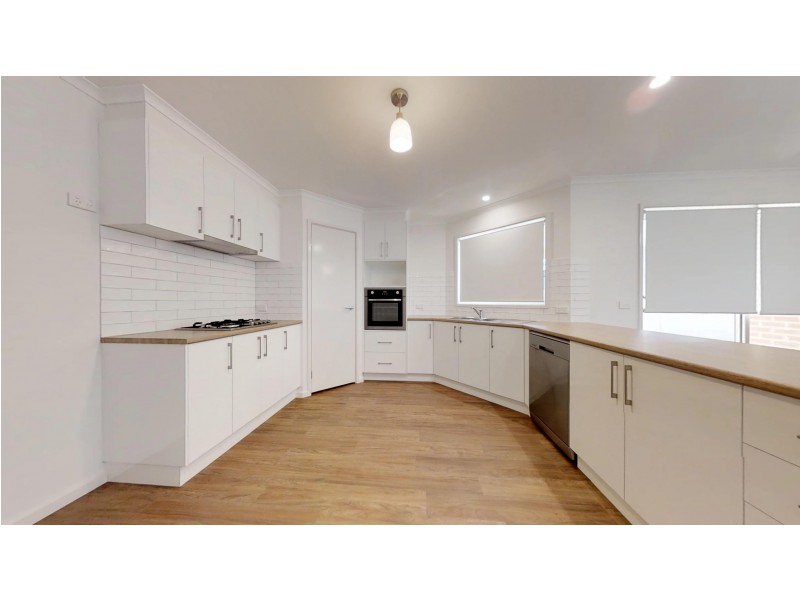 15 Blue Wren Boulevard, Kangaroo Flat VIC 3555