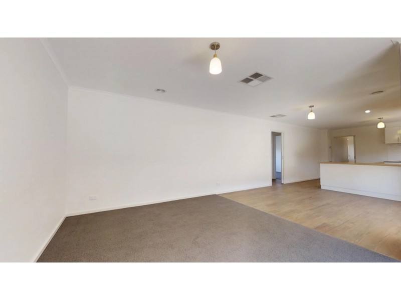 15 Blue Wren Boulevard, Kangaroo Flat VIC 3555