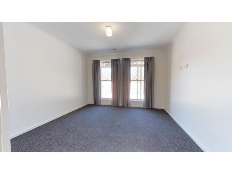 15 Blue Wren Boulevard, Kangaroo Flat VIC 3555