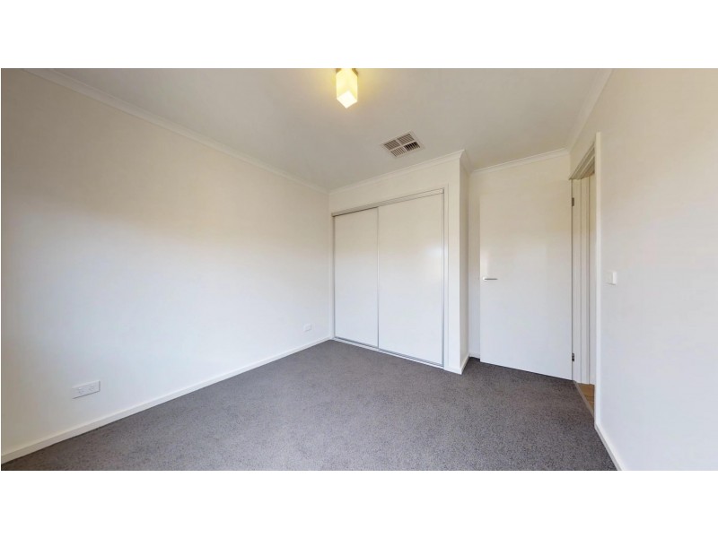 15 Blue Wren Boulevard, Kangaroo Flat VIC 3555