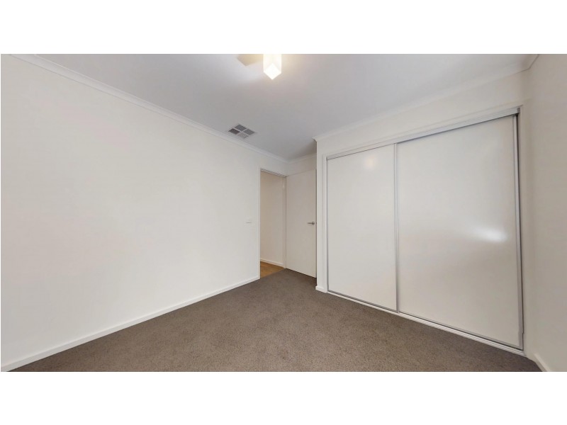 15 Blue Wren Boulevard, Kangaroo Flat VIC 3555