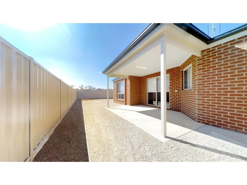15 Blue Wren Boulevard, Kangaroo Flat VIC 3555