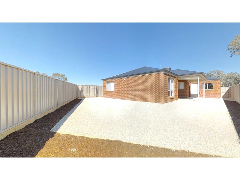 15 Blue Wren Boulevard, Kangaroo Flat VIC 3555