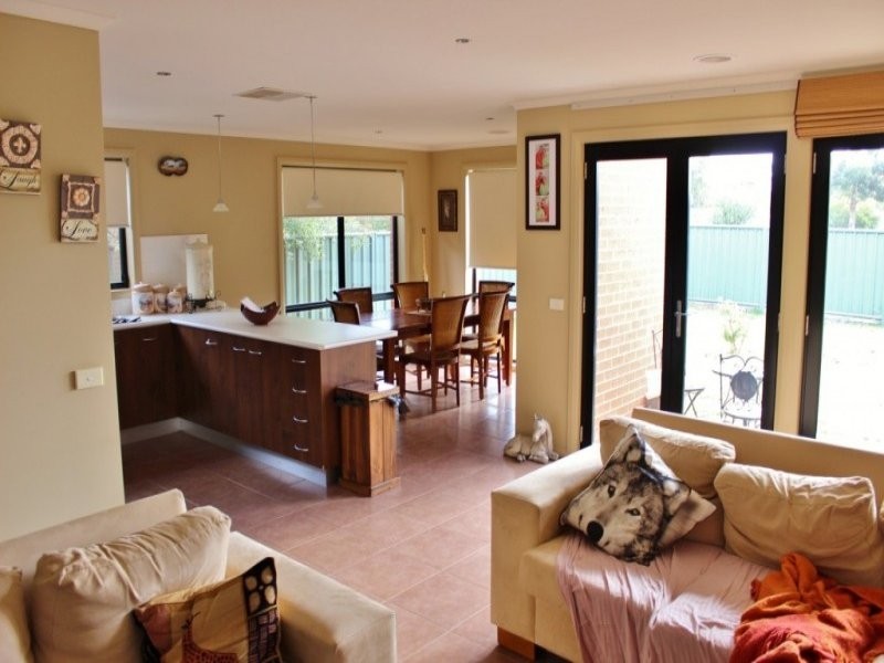 2/2 Hope Street, Kangaroo Flat VIC 3555