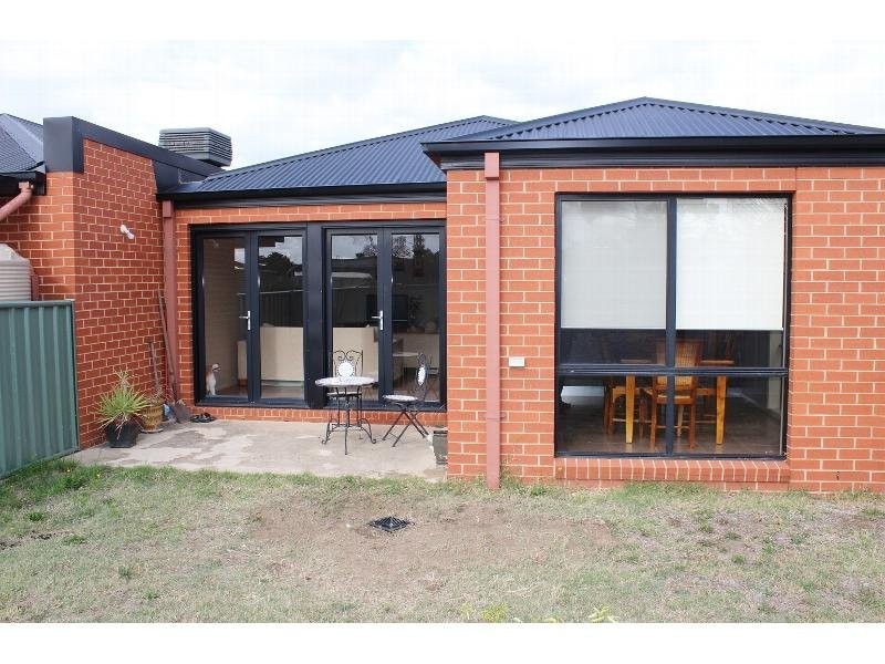 2/2 Hope Street, Kangaroo Flat VIC 3555