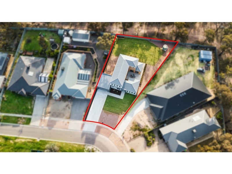 14 Poorinda Crescent, Kangaroo Flat VIC 3555