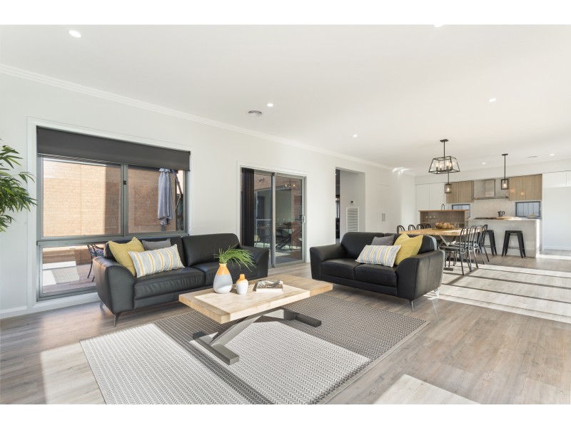 14 Poorinda Crescent, Kangaroo Flat VIC 3555