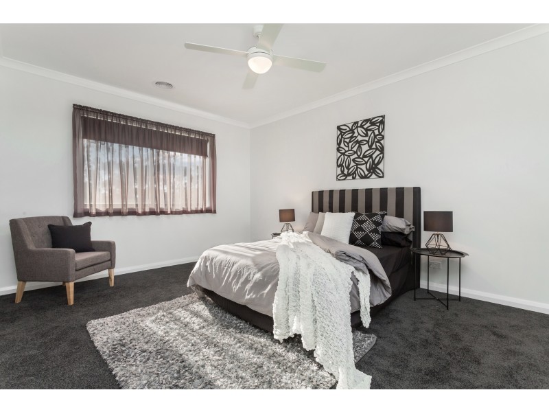 14 Poorinda Crescent, Kangaroo Flat VIC 3555