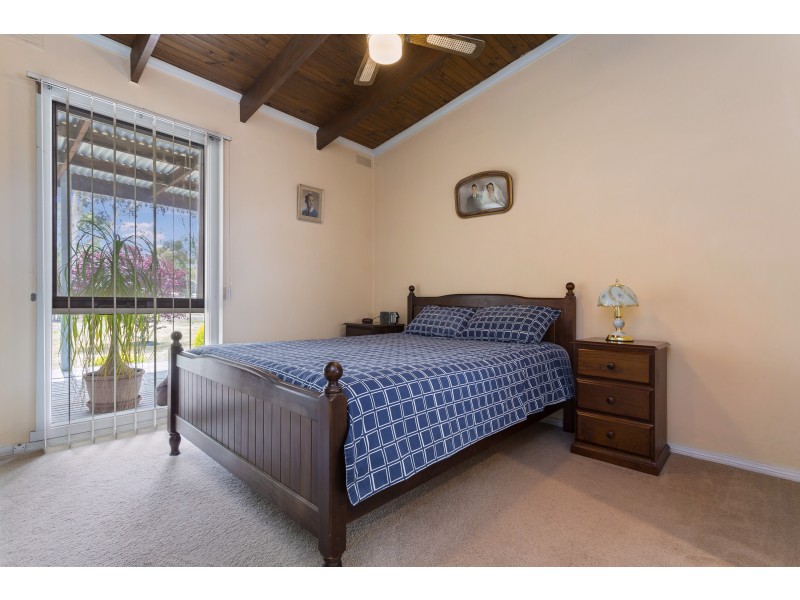 20 Oshanassy Street, Baringhup VIC 3463