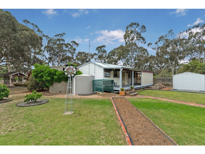 20 Oshanassy Street, Baringhup VIC 3463