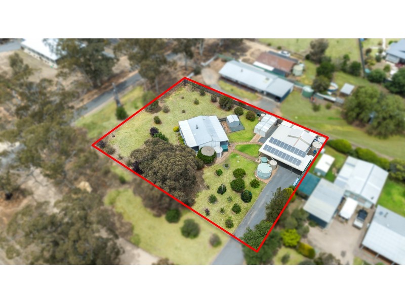 20 Oshanassy Street, Baringhup VIC 3463