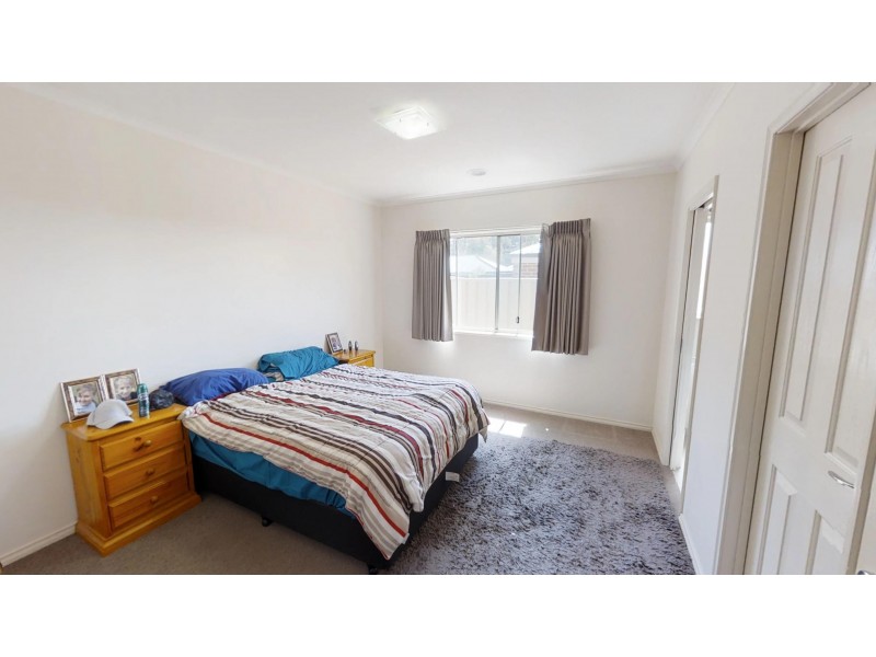 13 Edgewater Close, Eaglehawk VIC 3556