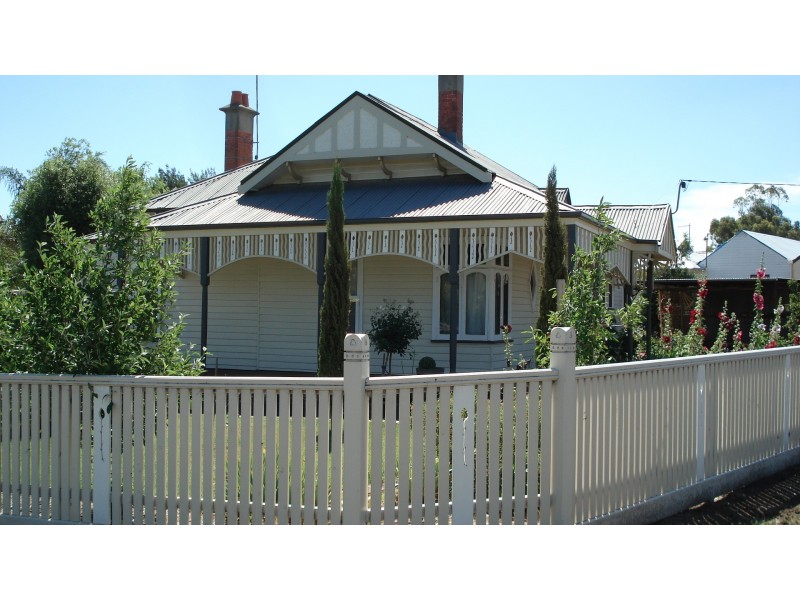 2 Burke Street, St Arnaud VIC 3478