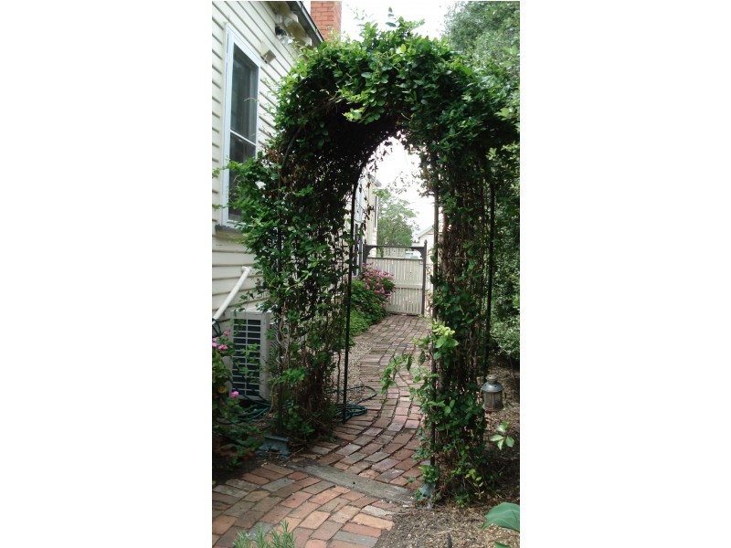 2 Burke Street, St Arnaud VIC 3478