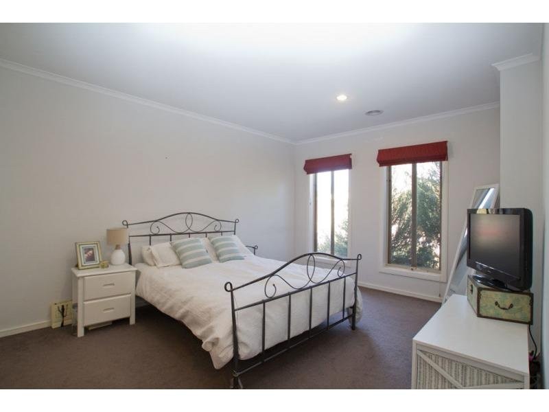 1 Mannagum Drive, Epsom VIC 3551