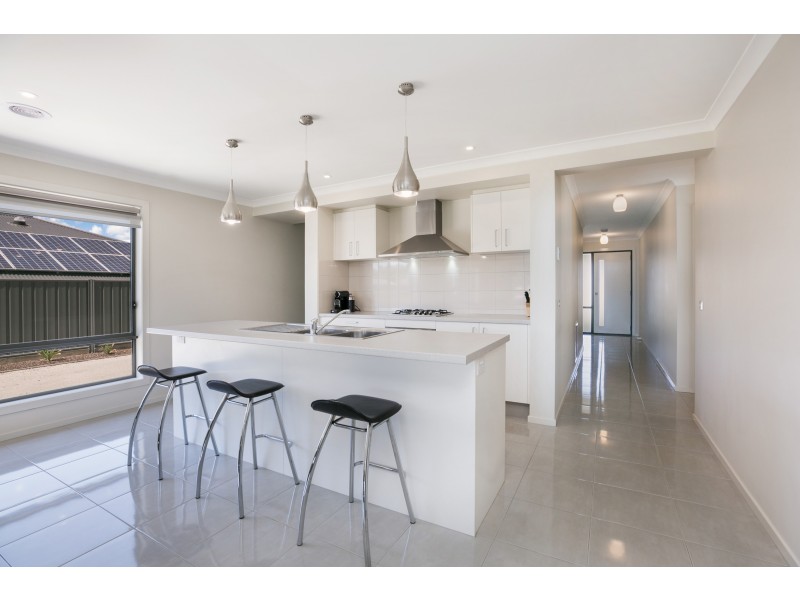 16 Lushington Rise, Mckenzie Hill VIC 3451