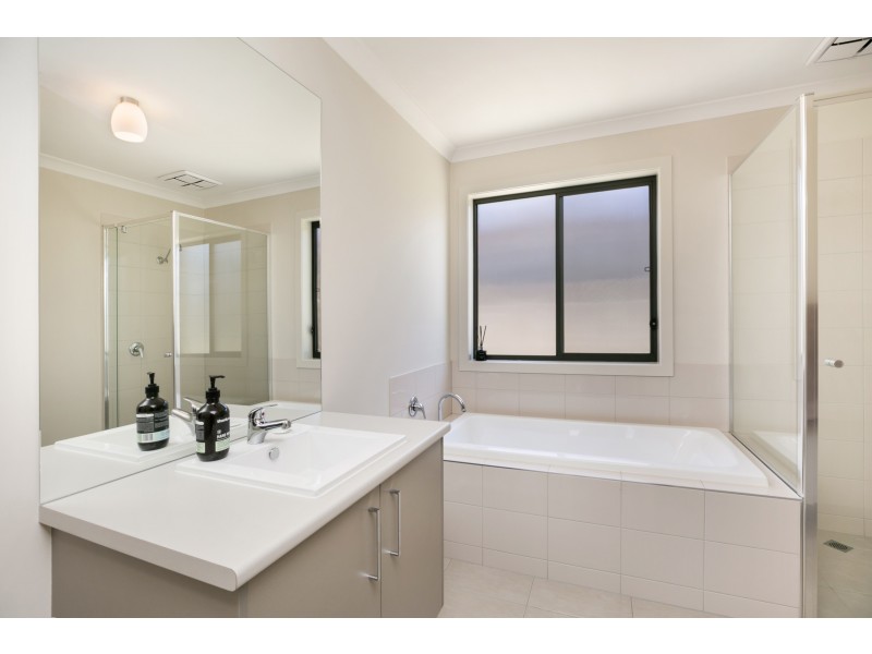 16 Lushington Rise, Mckenzie Hill VIC 3451