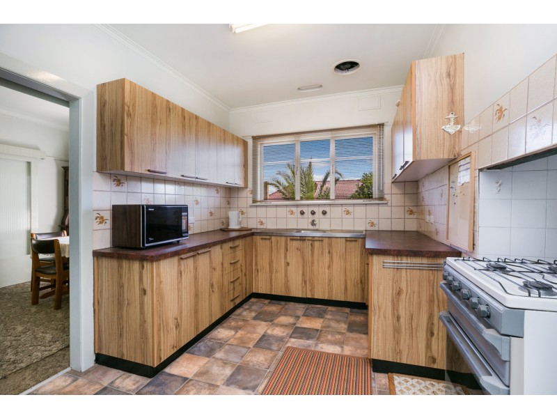 18 Maclise Street, Castlemaine VIC 3450