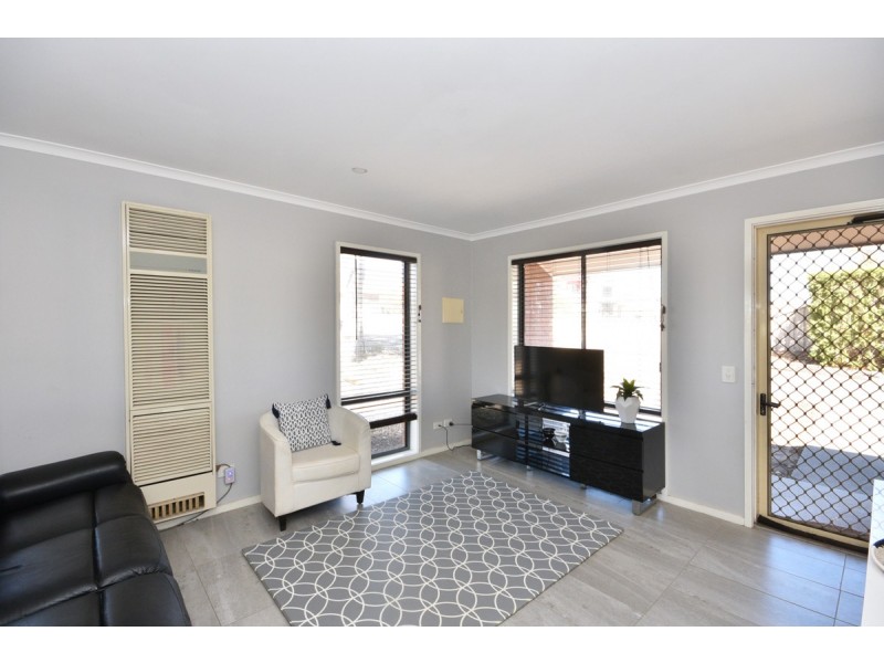 1/28 Collins Street, Kangaroo Flat VIC 3555