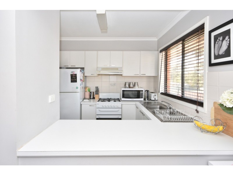 1/28 Collins Street, Kangaroo Flat VIC 3555