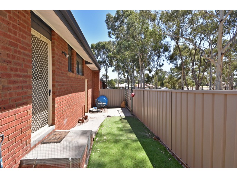 1/28 Collins Street, Kangaroo Flat VIC 3555