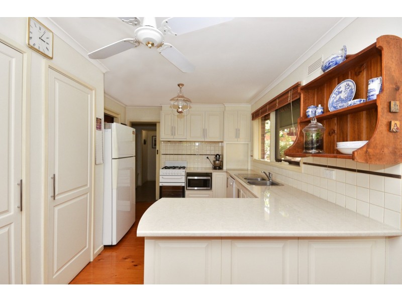 246 MacKenzie Street West, Kangaroo Flat VIC 3555