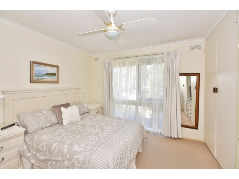246 MacKenzie Street West, Kangaroo Flat VIC 3555