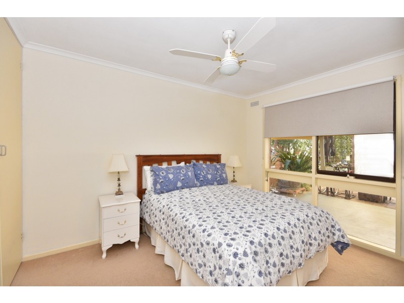 246 MacKenzie Street West, Kangaroo Flat VIC 3555