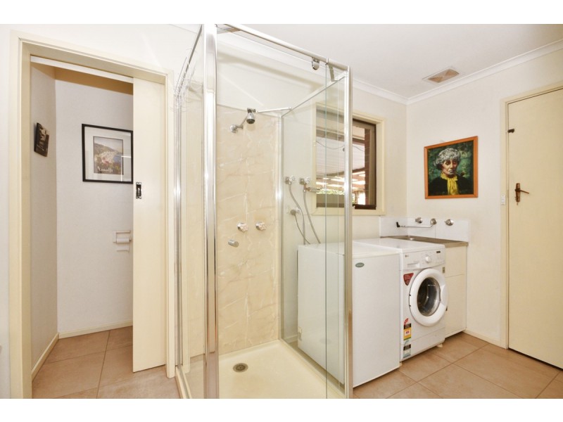 246 MacKenzie Street West, Kangaroo Flat VIC 3555