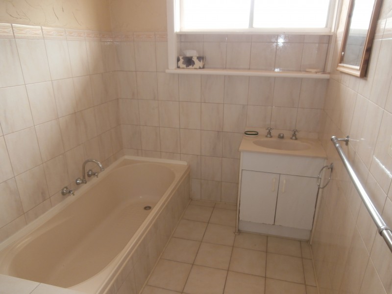 8 Fanning Street, Charlton VIC 3525