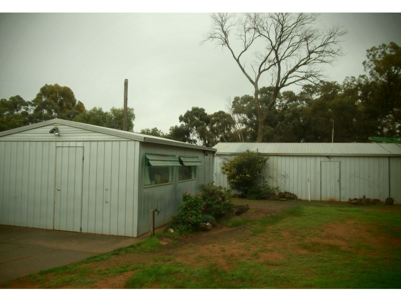 8 Fanning Street, Charlton VIC 3525