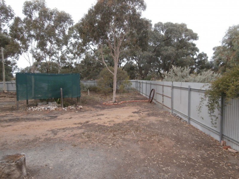 8 Fanning Street, Charlton VIC 3525