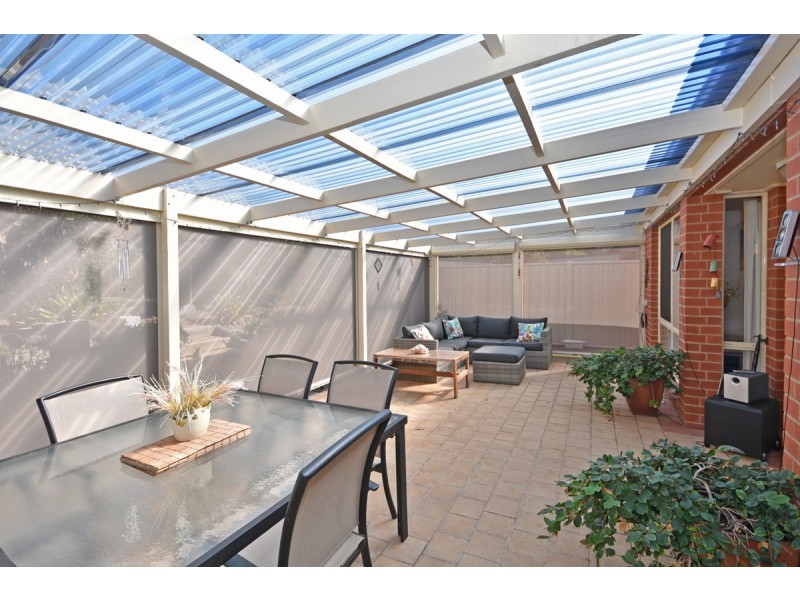 9 DeJong Court, Kangaroo Flat VIC 3555